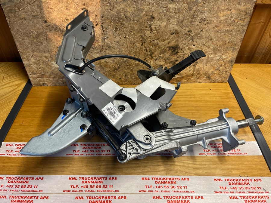 VOLVO STEERING COLLUM 84415396 - الكابينة والداخلية - شاحنة: صورة 1 VOLVO STEERING COLLUM 84415396 - الكابينة والداخلية - شاحنة: صورة 1