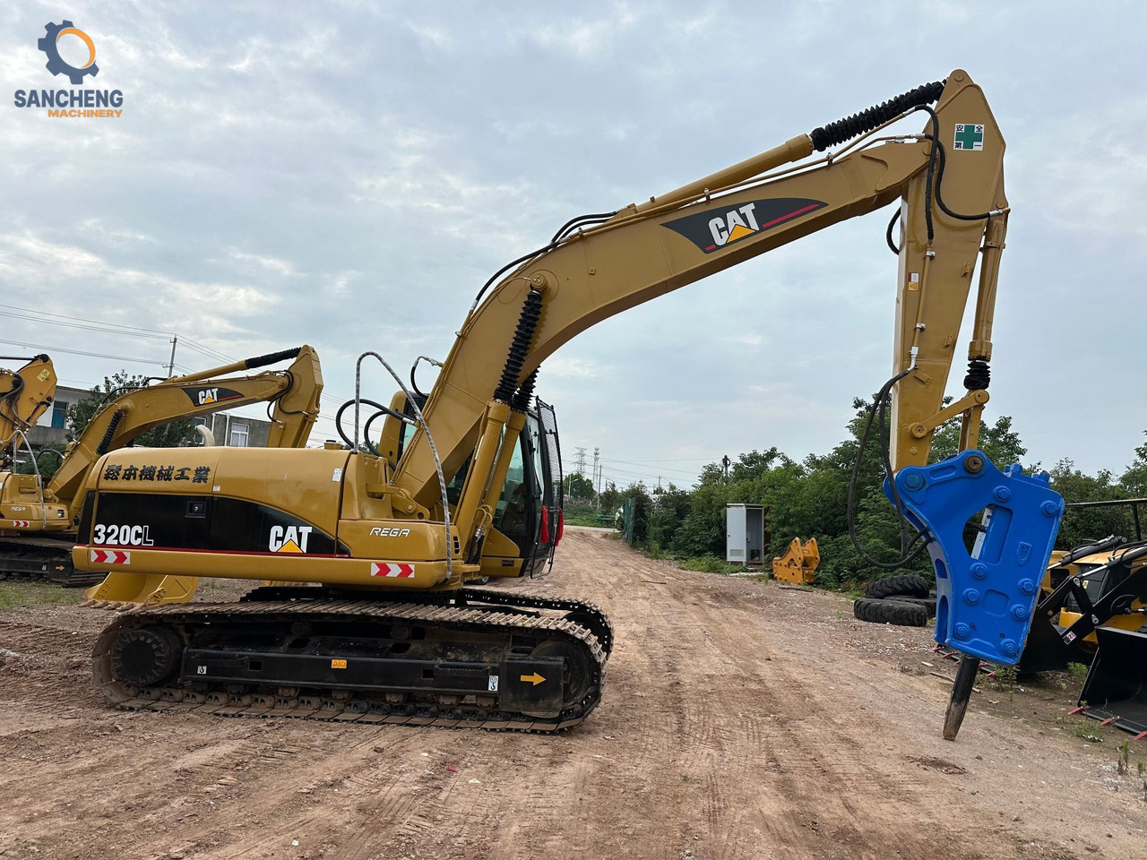 CAT 320CL crawler excavator with hammer - حفار زاحف: صورة 1 CAT 320CL crawler excavator with hammer - حفار زاحف: صورة 1