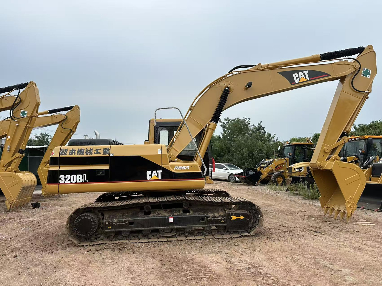 CATERPILLAR 320BL - حفار زاحف: صورة 2 CATERPILLAR 320BL - حفار زاحف: صورة 2