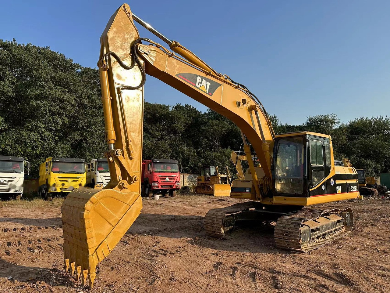 CATERPILLAR 320BL - حفار زاحف: صورة 3 CATERPILLAR 320BL - حفار زاحف: صورة 3