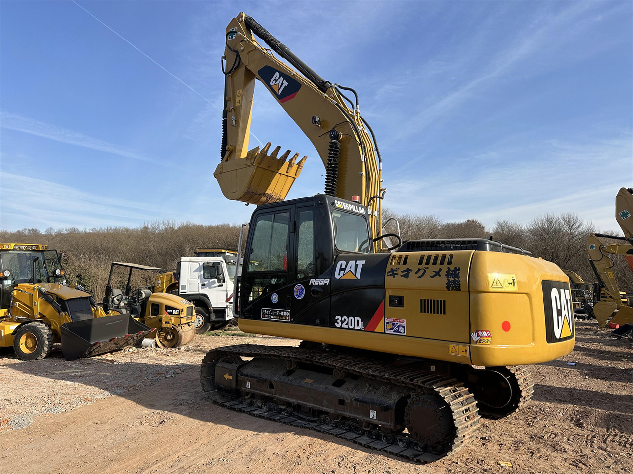 CATERPILLAR 320DL - حفار زاحف: صورة 2 CATERPILLAR 320DL - حفار زاحف: صورة 2