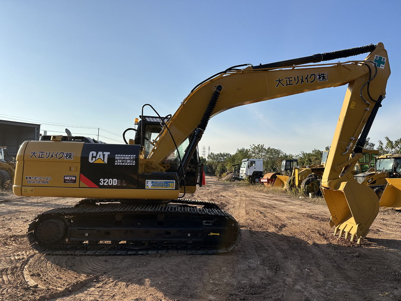 CATERPILLAR 320DL - حفار زاحف: صورة 1 CATERPILLAR 320DL - حفار زاحف: صورة 1