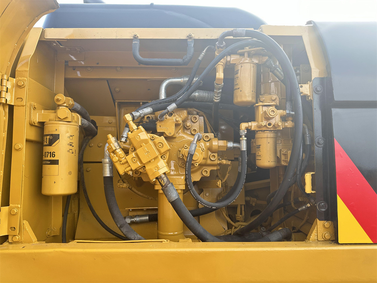 حفار زاحف CATERPILLAR 330DL: صورة 8