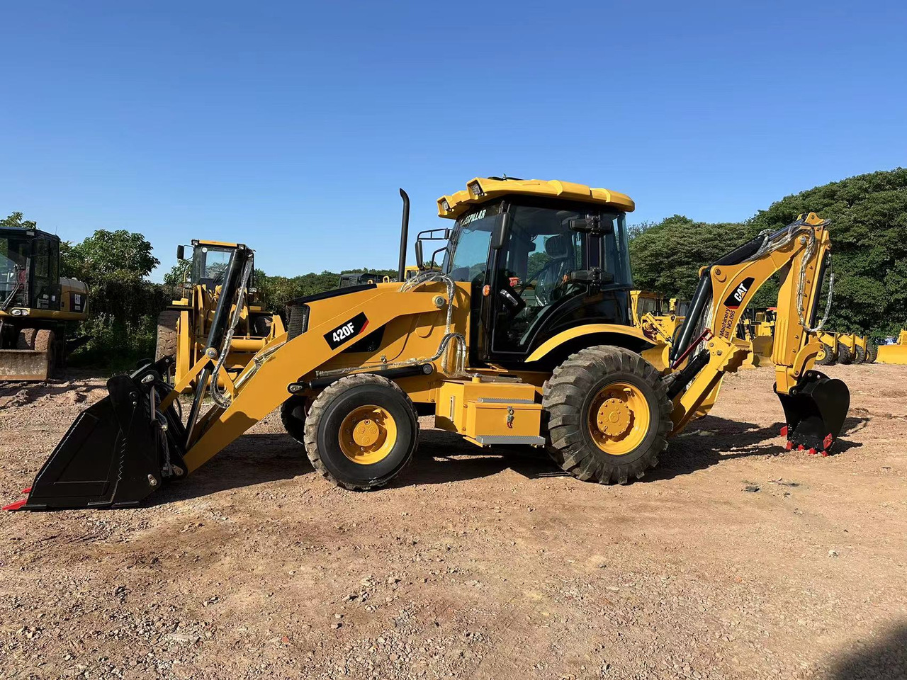 CATERPILLAR 420F2 - لودر ذو محراث خلفي/ باكهو: صورة 4 CATERPILLAR 420F2 - لودر ذو محراث خلفي/ باكهو: صورة 4