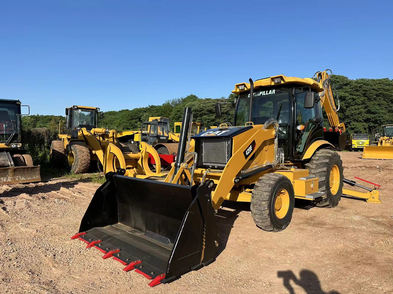 CATERPILLAR 420F2 - لودر ذو محراث خلفي/ باكهو: صورة 1 CATERPILLAR 420F2 - لودر ذو محراث خلفي/ باكهو: صورة 1