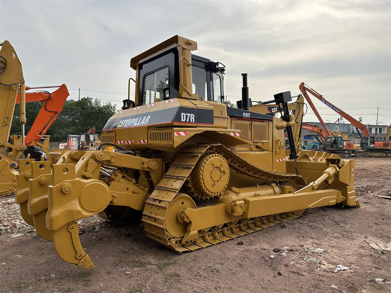 CATERPILLAR D7R - بلدوزر: صورة 1 CATERPILLAR D7R - بلدوزر: صورة 1