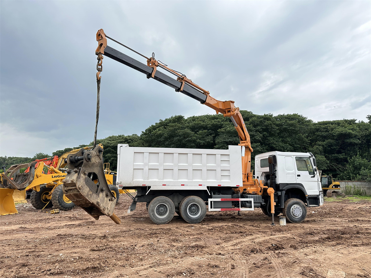 HOWO 371 Mounted Crane Dump truck - شاحنة كرين: صورة 2 HOWO 371 Mounted Crane Dump truck - شاحنة كرين: صورة 2