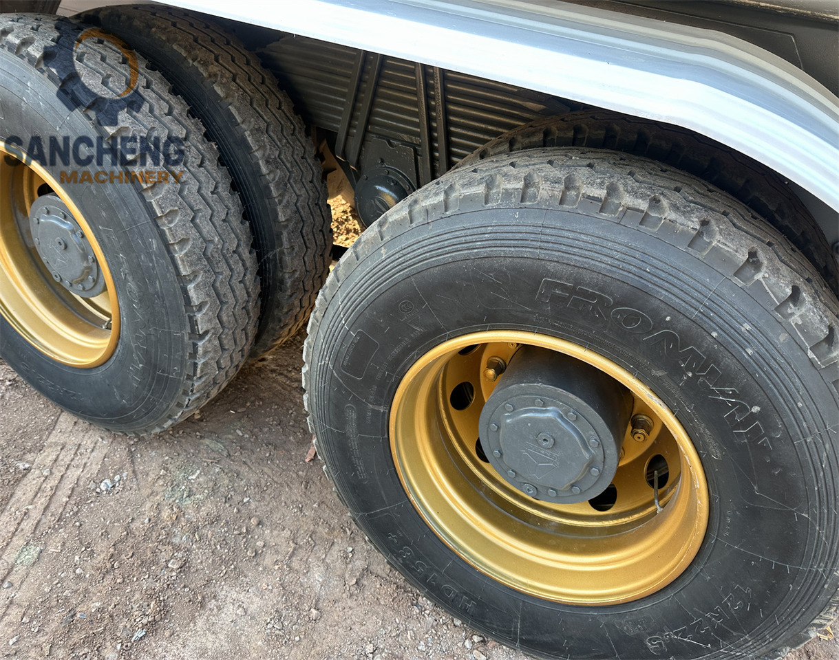 SINOTRUK HOWO 371 6x4 Water Tanker Truck - شاحنة صهريج: صورة 5 SINOTRUK HOWO 371 6x4 Water Tanker Truck - شاحنة صهريج: صورة 5