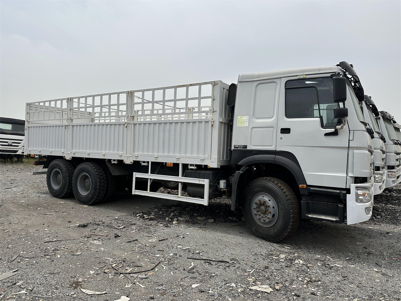 SINOTRUK HOWO 371 Cargo truck - شاحنة ماشية: صورة 3 SINOTRUK HOWO 371 Cargo truck - شاحنة ماشية: صورة 3