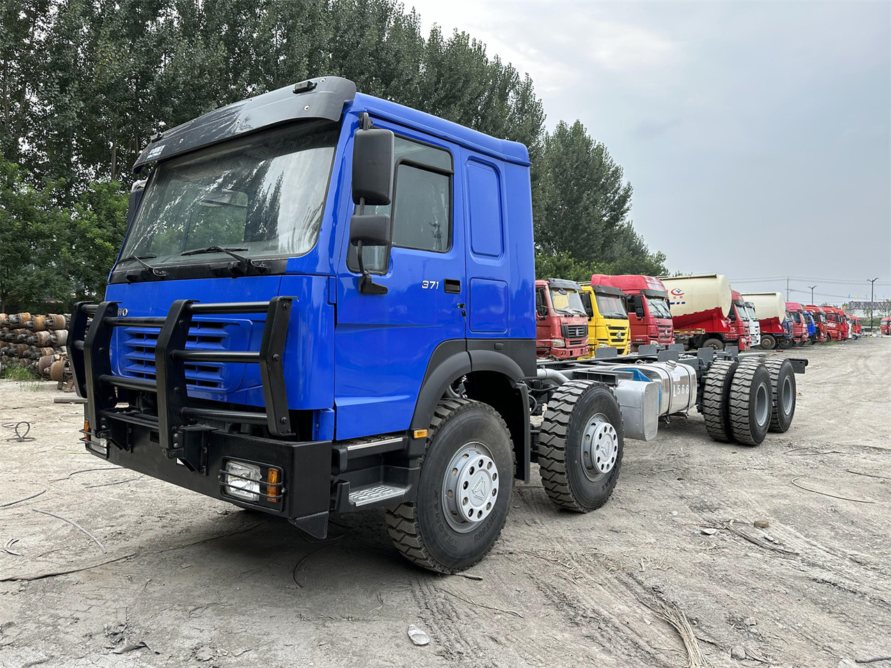 SINOTRUK HOWO 371 Chassis truck - شاحنة بهيكل معدني للمقصورة: صورة 5 SINOTRUK HOWO 371 Chassis truck - شاحنة بهيكل معدني للمقصورة: صورة 5