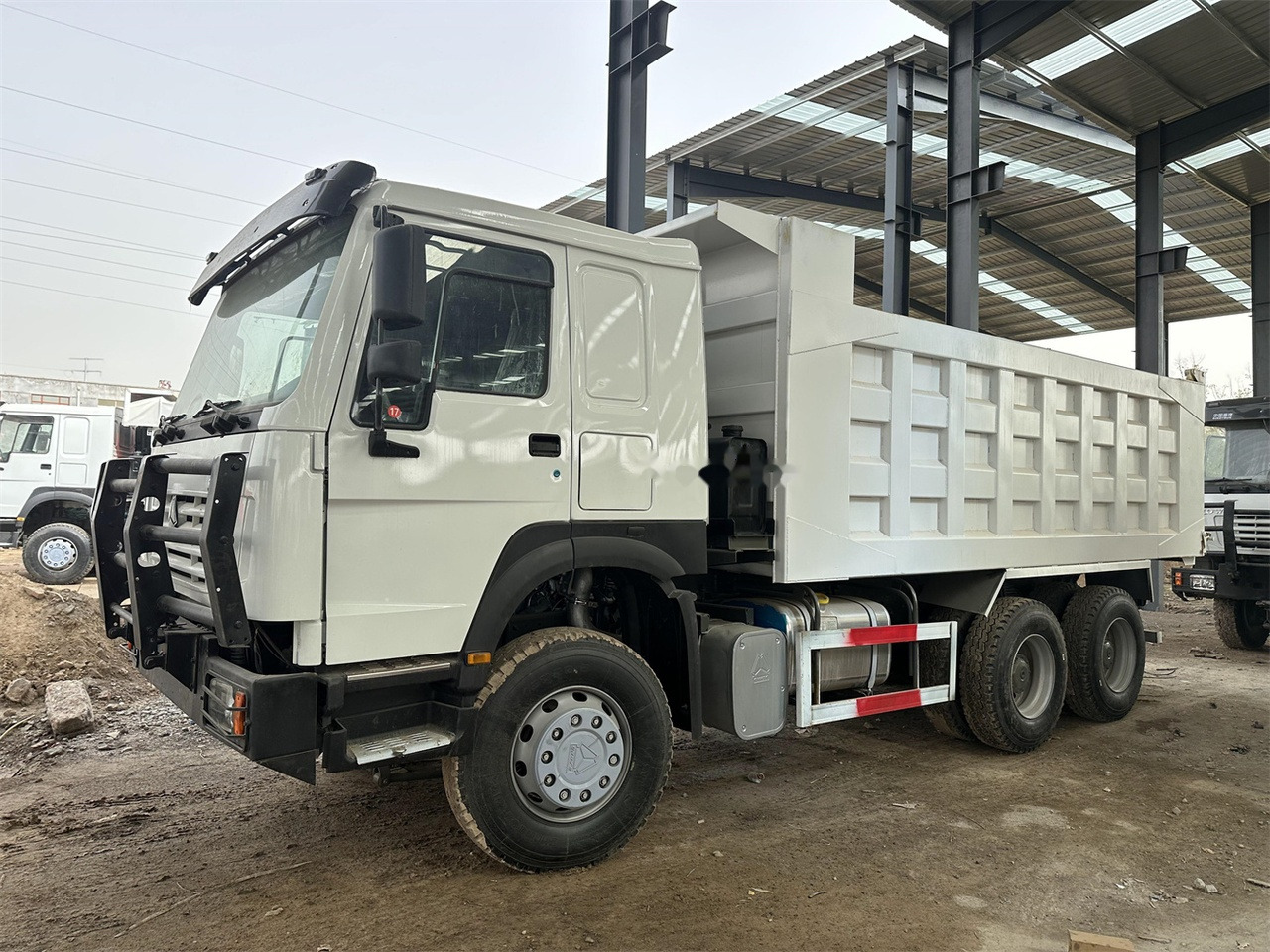 SINOTRUK HOWO 371 Dump Truck - شاحنة قلاب: صورة 2 SINOTRUK HOWO 371 Dump Truck - شاحنة قلاب: صورة 2