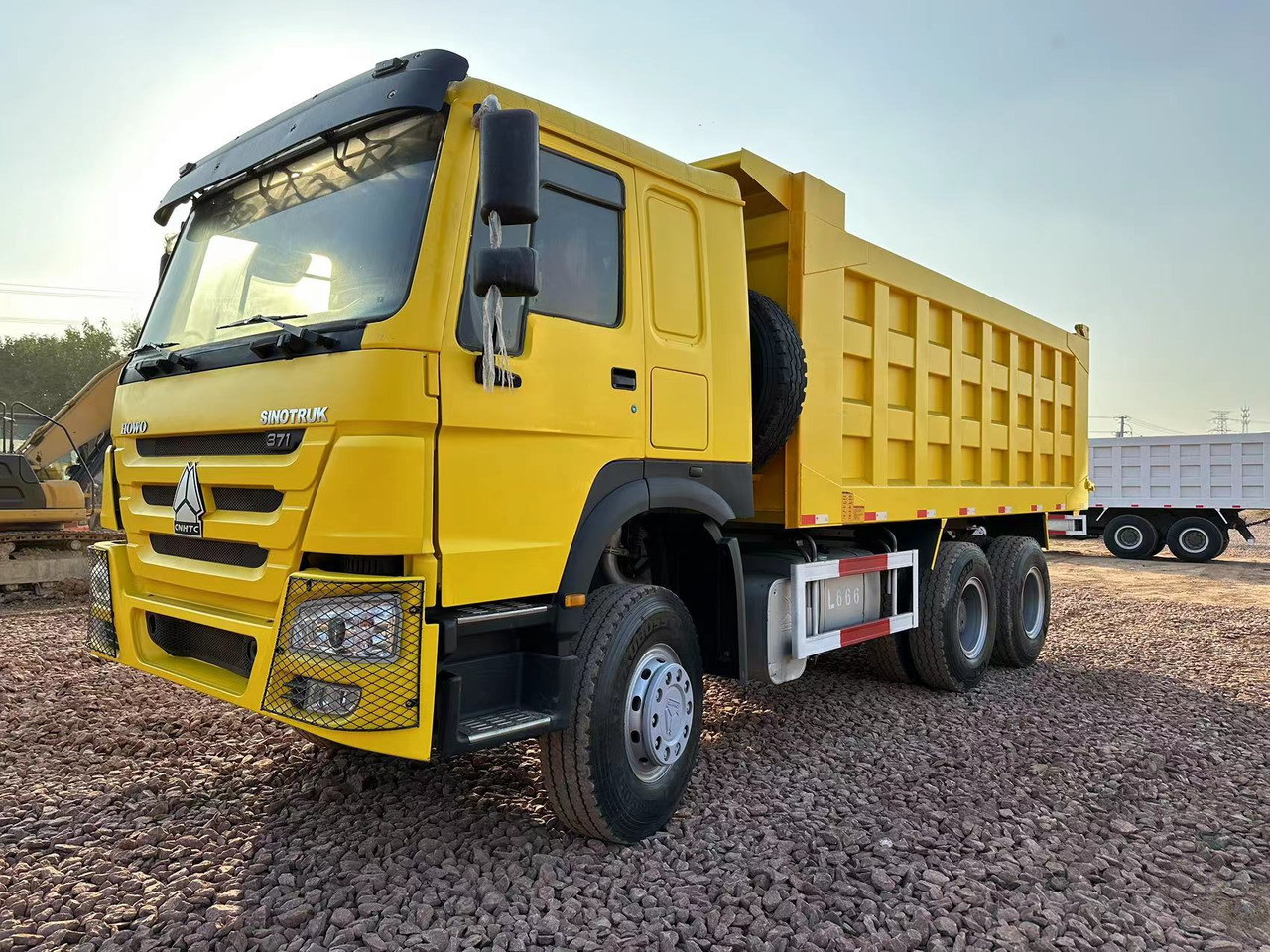 SINOTRUK HOWO 371 Dump Truck - شاحنة قلاب: صورة 1 SINOTRUK HOWO 371 Dump Truck - شاحنة قلاب: صورة 1