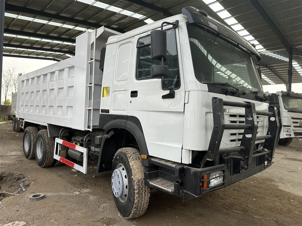 SINOTRUK HOWO 371 Dump Truck - شاحنة قلاب: صورة 3 SINOTRUK HOWO 371 Dump Truck - شاحنة قلاب: صورة 3