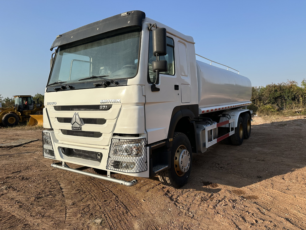 SINOTRUK HOWO 371 Water Tanker Truck - شاحنة صهريج: صورة 2 SINOTRUK HOWO 371 Water Tanker Truck - شاحنة صهريج: صورة 2