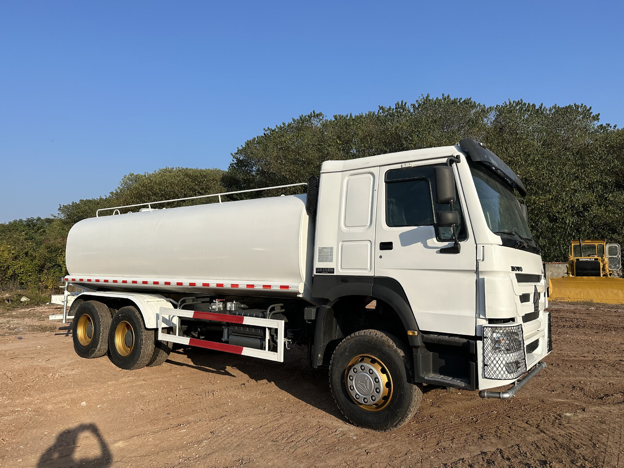 SINOTRUK HOWO 371 Water Tanker Truck - شاحنة صهريج: صورة 3 SINOTRUK HOWO 371 Water Tanker Truck - شاحنة صهريج: صورة 3