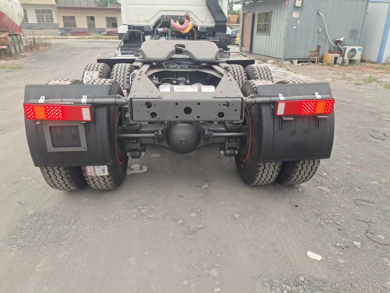 SINOTRUK HOWO 371hp 6X4 Tractor unit - رأس تريلا: صورة 5 SINOTRUK HOWO 371hp 6X4 Tractor unit - رأس تريلا: صورة 5