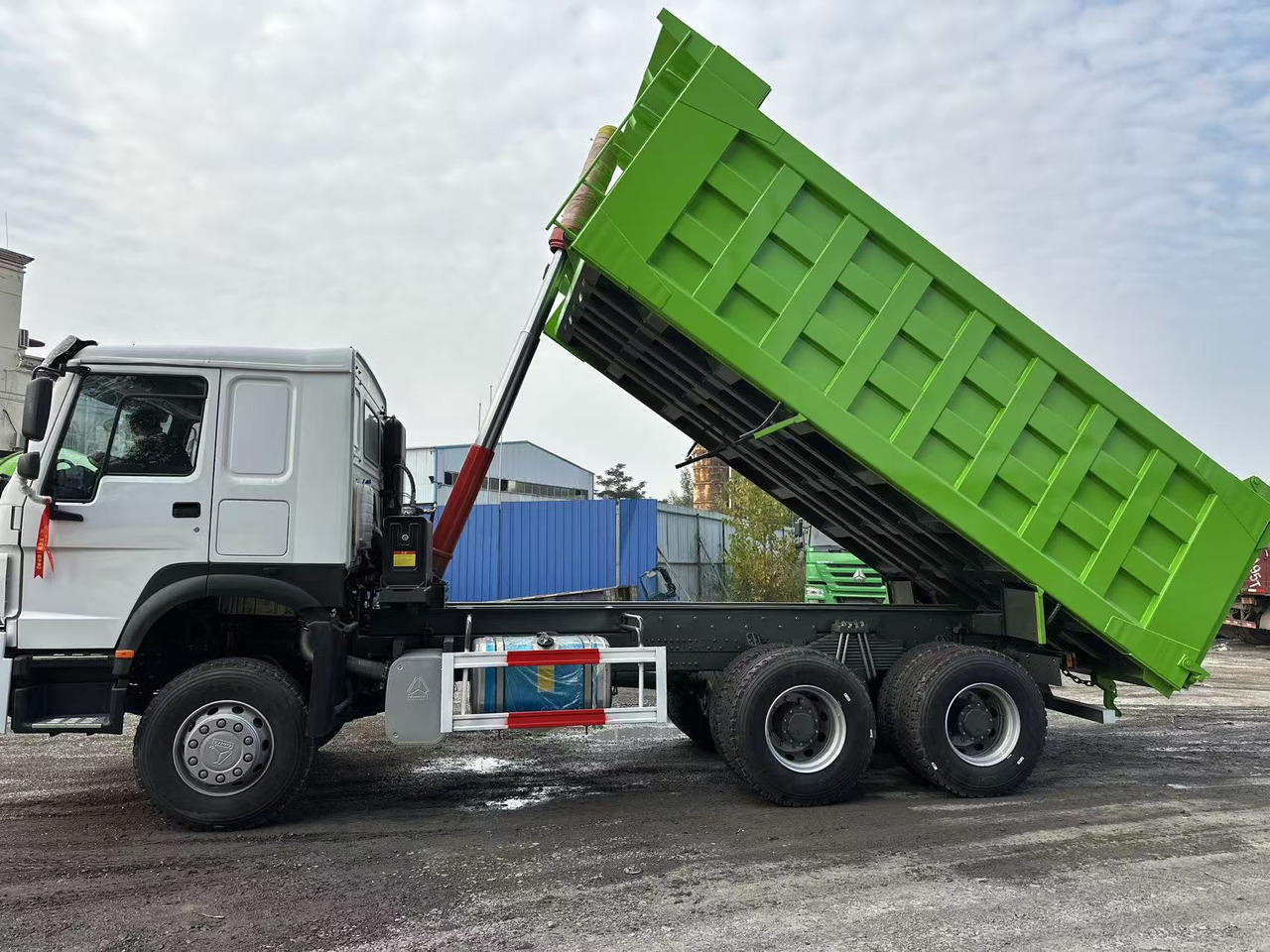 تأجير SINOTRUK HOWO 400HP 6X4 Tipper Truck SINOTRUK HOWO 400HP 6X4 Tipper Truck: صورة 7 تأجير SINOTRUK HOWO 400HP 6X4 Tipper Truck SINOTRUK HOWO 400HP 6X4 Tipper Truck: صورة 7