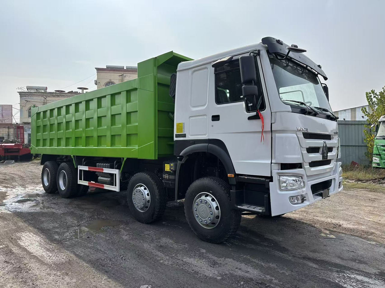 SINOTRUK HOWO 420HP 8X4 Tipper Truck - شاحنة قلاب: صورة 2 SINOTRUK HOWO 420HP 8X4 Tipper Truck - شاحنة قلاب: صورة 2
