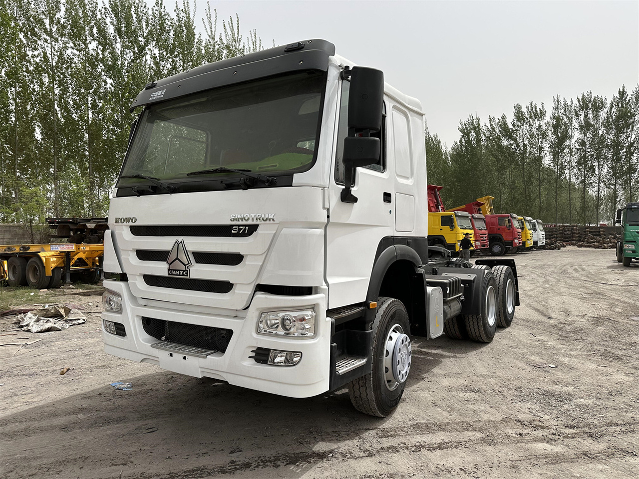 SINOTRUK Howo 371 Truck Head - مقطورة السحب: صورة 4 SINOTRUK Howo 371 Truck Head - مقطورة السحب: صورة 4