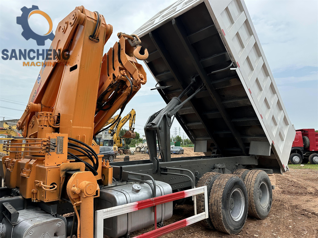 شاحنة كرين SINOTRUK Howo 371hp 6x4 crane truck: صورة 8 شاحنة كرين SINOTRUK Howo 371hp 6x4 crane truck: صورة 8