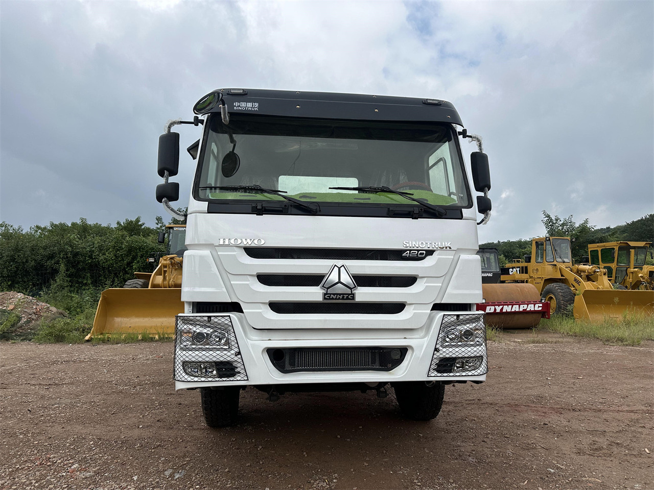 SINOTRUK Howo tractor unit 420hp - رأس تريلا: صورة 2 SINOTRUK Howo tractor unit 420hp - رأس تريلا: صورة 2