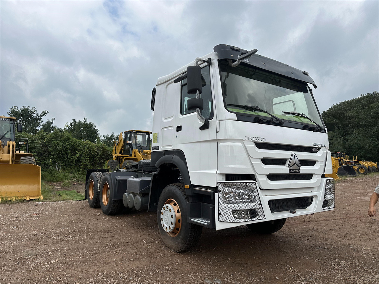 SINOTRUK Howo tractor unit 420hp - رأس تريلا: صورة 3 SINOTRUK Howo tractor unit 420hp - رأس تريلا: صورة 3