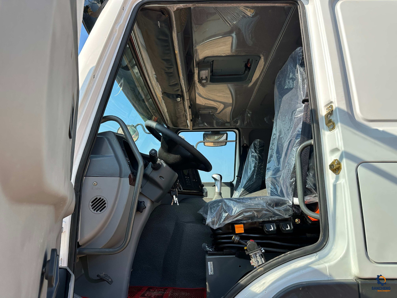 شاحنة قلاب Sinotruk HOWO 400HP With Bumper 6X4: صورة 16 شاحنة قلاب Sinotruk HOWO 400HP With Bumper 6X4: صورة 16