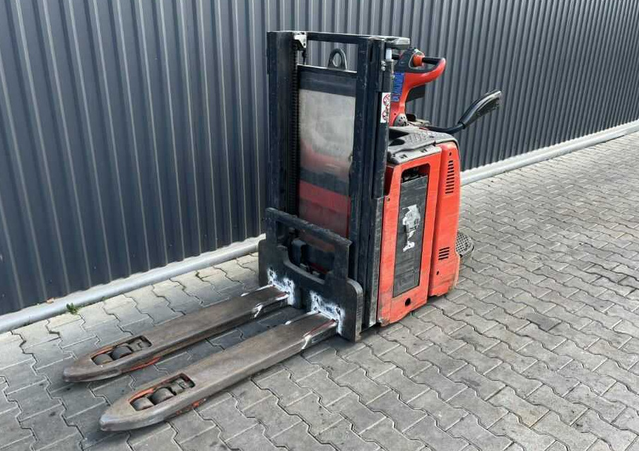 Linde D12AP - آلة تكديس: صورة 1 Linde D12AP - آلة تكديس: صورة 1