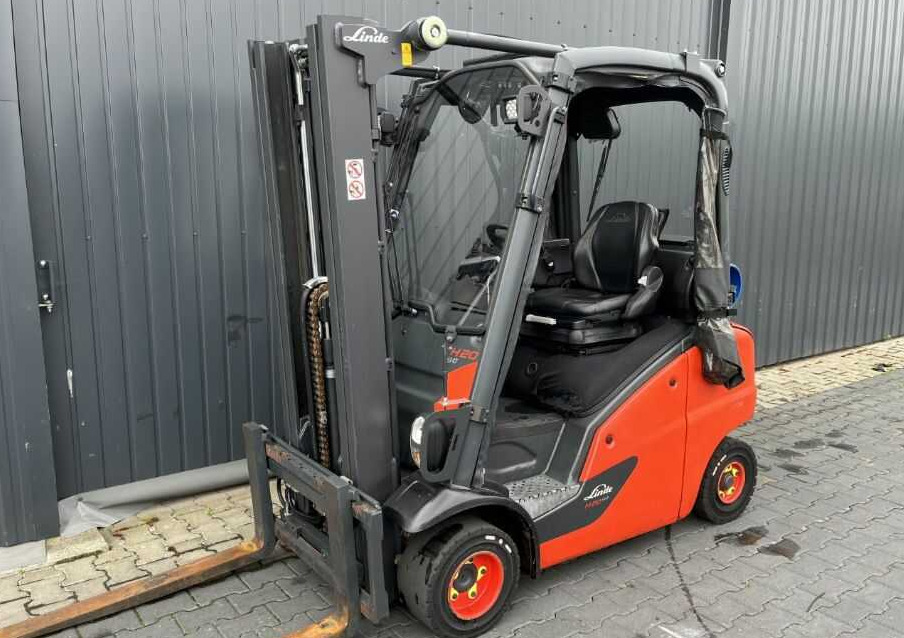Linde H20T-01 - رافعة شوكية تعمل بالغاز: صورة 1 Linde H20T-01 - رافعة شوكية تعمل بالغاز: صورة 1