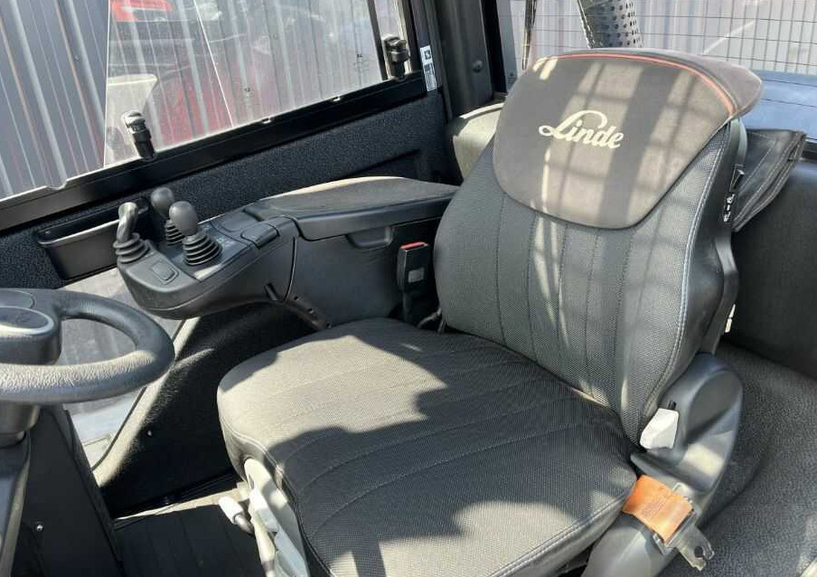 Linde H25T-02 - رافعة شوكية تعمل بالغاز: صورة 1 Linde H25T-02 - رافعة شوكية تعمل بالغاز: صورة 1