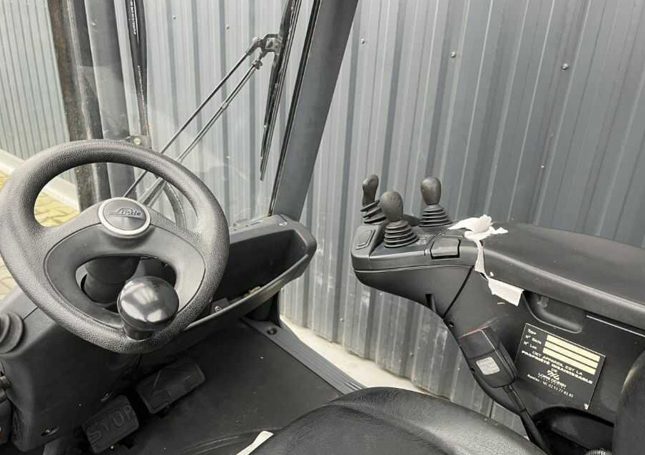 Linde H25T-02 - رافعة شوكية تعمل بالغاز: صورة 1 Linde H25T-02 - رافعة شوكية تعمل بالغاز: صورة 1