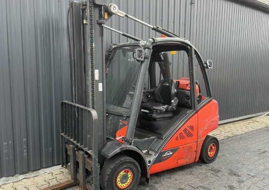 Linde H25T-02 - رافعة شوكية تعمل بالغاز: صورة 1 Linde H25T-02 - رافعة شوكية تعمل بالغاز: صورة 1