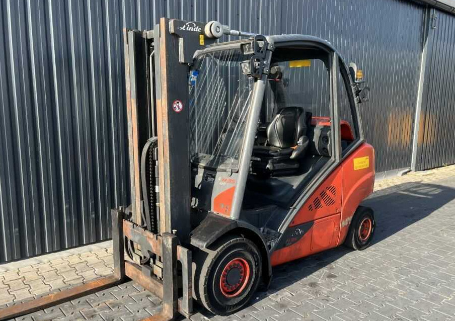 Linde H35T-02 - رافعة شوكية تعمل بالغاز: صورة 1 Linde H35T-02 - رافعة شوكية تعمل بالغاز: صورة 1