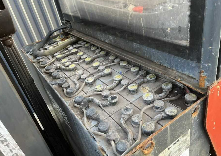 Linde R16HD-01 - رافعة شوكية للوصول للأماكن الضيقة: صورة 5 Linde R16HD-01 - رافعة شوكية للوصول للأماكن الضيقة: صورة 5