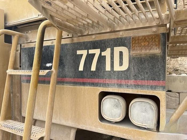 شاحنة قلاب التعدين Caterpillar 771D: صورة 16