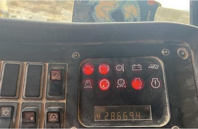 شاحنة قلاب التعدين Caterpillar 771D: صورة 18