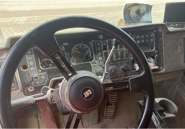 شاحنة قلاب التعدين Caterpillar 771D: صورة 12