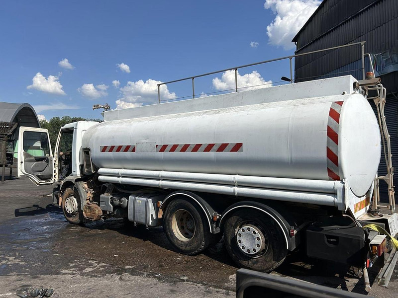 Renault 320 - شاحنة صهريج: صورة 2 Renault 320 - شاحنة صهريج: صورة 2