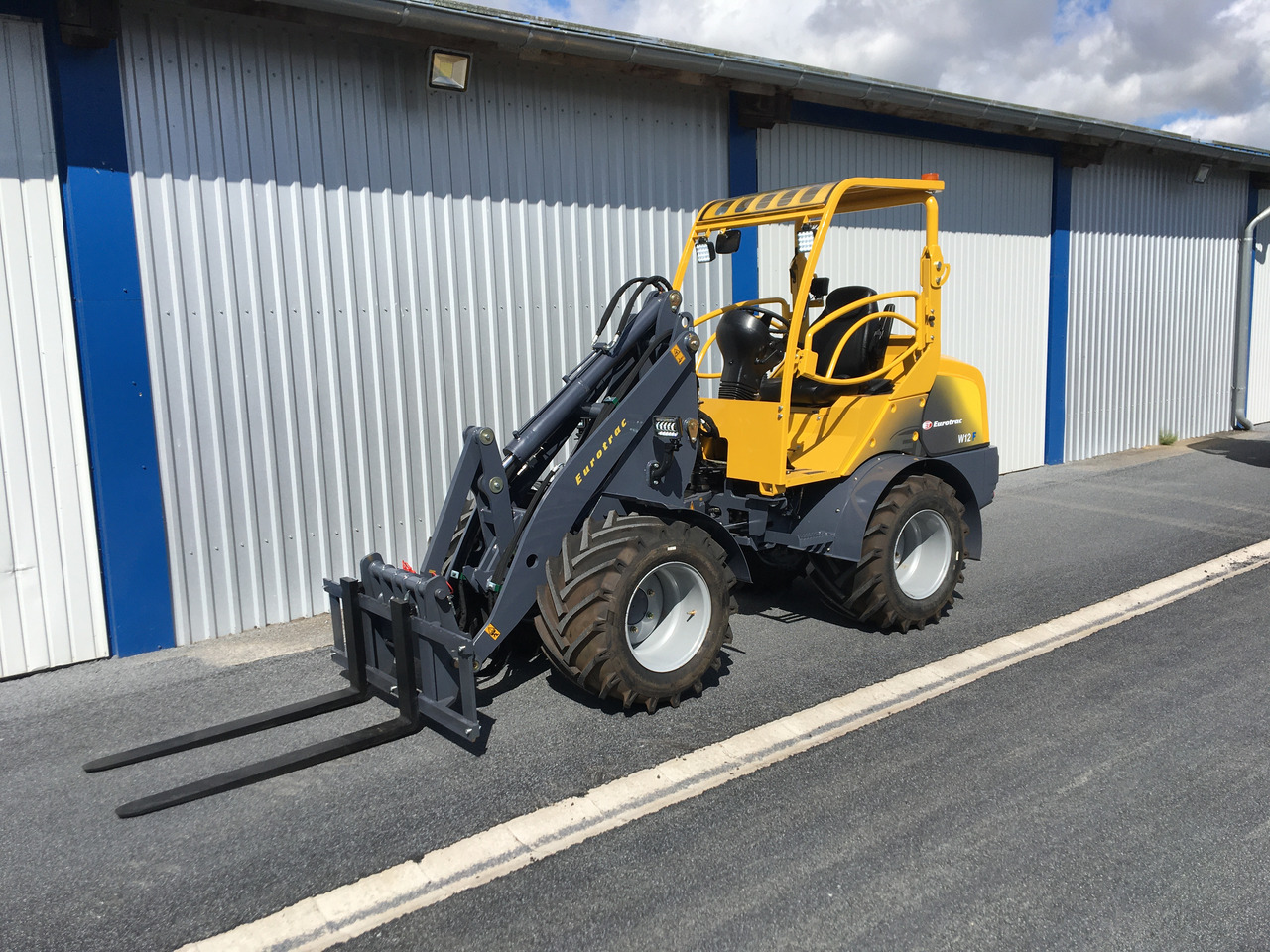 EUROTRAC W12F Schutzdach - حفّار: صورة 1 EUROTRAC W12F Schutzdach - حفّار: صورة 1