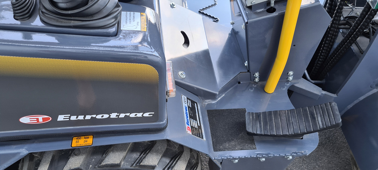 Eurotrac W10 Radlader Hoflader - لودر مفصلي صغير: صورة 4 Eurotrac W10 Radlader Hoflader - لودر مفصلي صغير: صورة 4