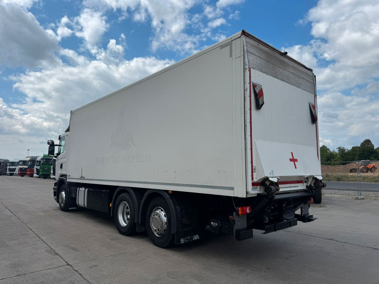 Scania P 380 * KOFFER * LBW 3 TON * LENK / LIFTACHSE * - شاحنة صندوقية: صورة 4 Scania P 380 * KOFFER * LBW 3 TON * LENK / LIFTACHSE * - شاحنة صندوقية: صورة 4