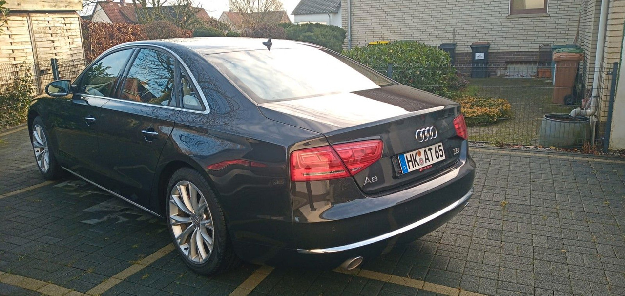 Audi A8 4.2 TDI tiptronic quattro - سيدان: صورة 3 Audi A8 4.2 TDI tiptronic quattro - سيدان: صورة 3