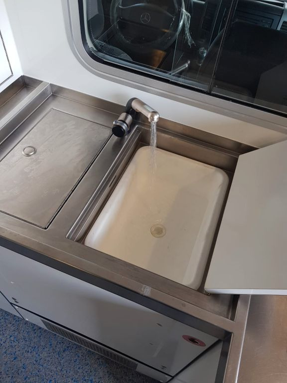 سيارة إسعاف Mercedes-Benz RTW / Tierrettung / Tierarzt / OP Mercedes-Benz RTW / Tierrettung / Tierarzt / OP: صورة 7