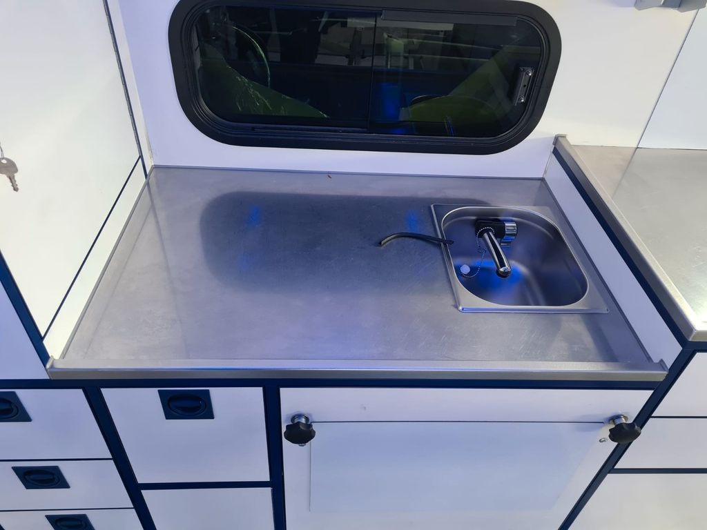 سيارة إسعاف Mercedes-Benz RTW / Tierrettung / Tierarzt / OP Mercedes-Benz RTW / Tierrettung / Tierarzt / OP: صورة 10