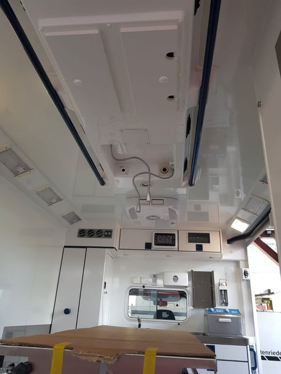 سيارة إسعاف Mercedes-Benz RTW / Tierrettung / Tierarzt / OP Mercedes-Benz RTW / Tierrettung / Tierarzt / OP: صورة 8