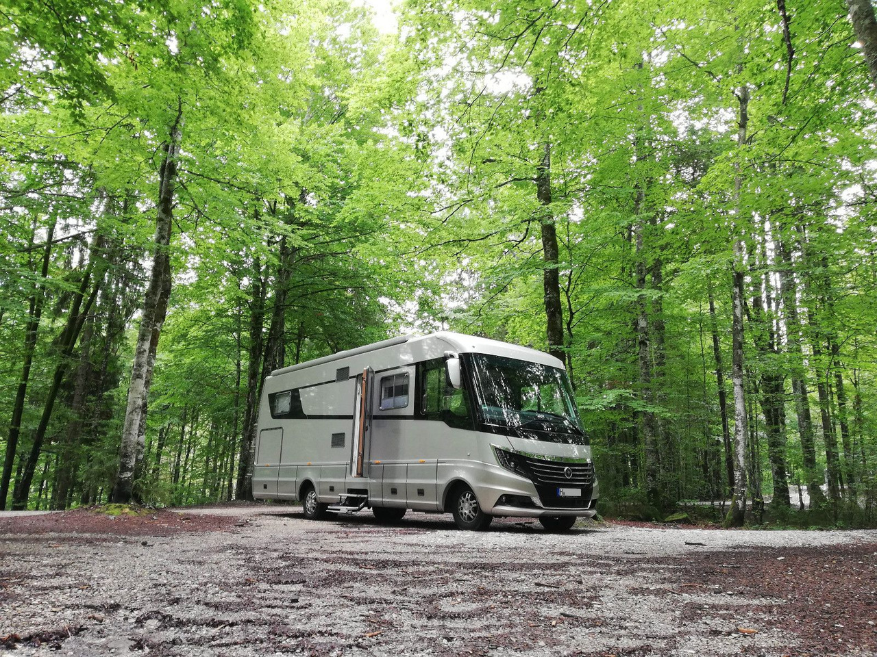 Niesmann + Bischoff Flair 880 BE - موتر هوم متكامل: صورة 1 Niesmann + Bischoff Flair 880 BE - موتر هوم متكامل: صورة 1