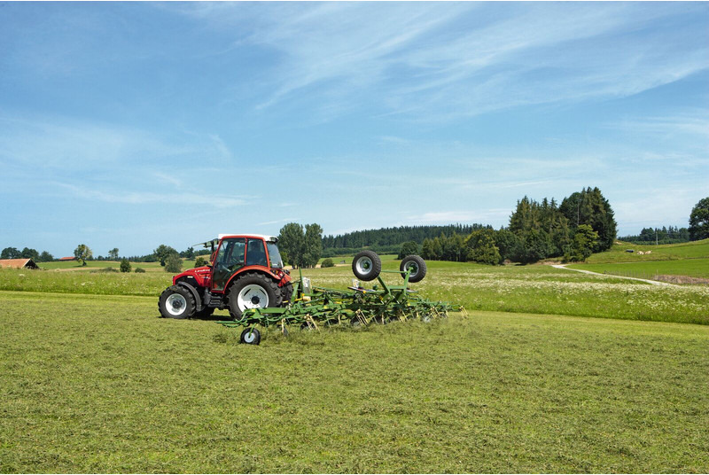 Krone getrokken schudders KWT met wielstel - نشارة الدريس/ شوكة جرف: صورة 2 Krone getrokken schudders KWT met wielstel - نشارة الدريس/ شوكة جرف: صورة 2