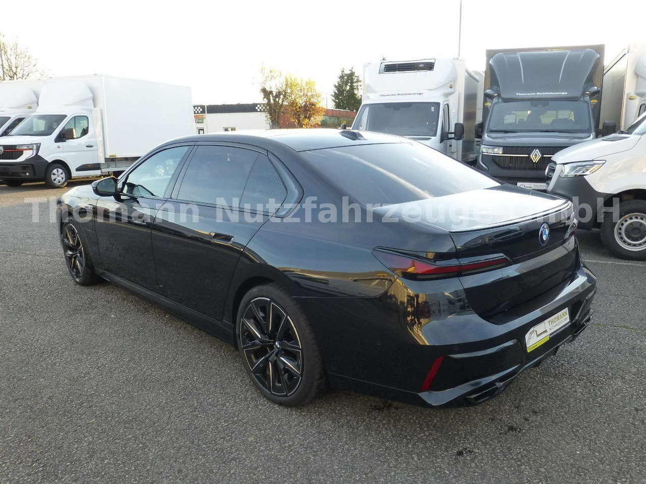 BMW M760 7 M760 e xDrive Cinema Sky Lounge 2x 21 Zol - سيدان: صورة 5 BMW M760 7 M760 e xDrive Cinema Sky Lounge 2x 21 Zol - سيدان: صورة 5