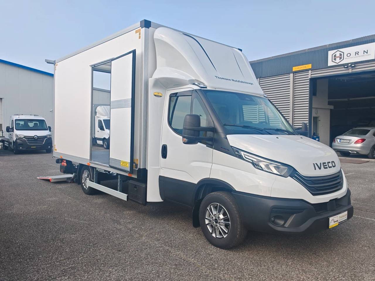 Iveco Daily 35S18 Koffer + LBW Navi/ACC Tempomat - شاحنة بصندوق مغلق: صورة 1 Iveco Daily 35S18 Koffer + LBW Navi/ACC Tempomat - شاحنة بصندوق مغلق: صورة 1