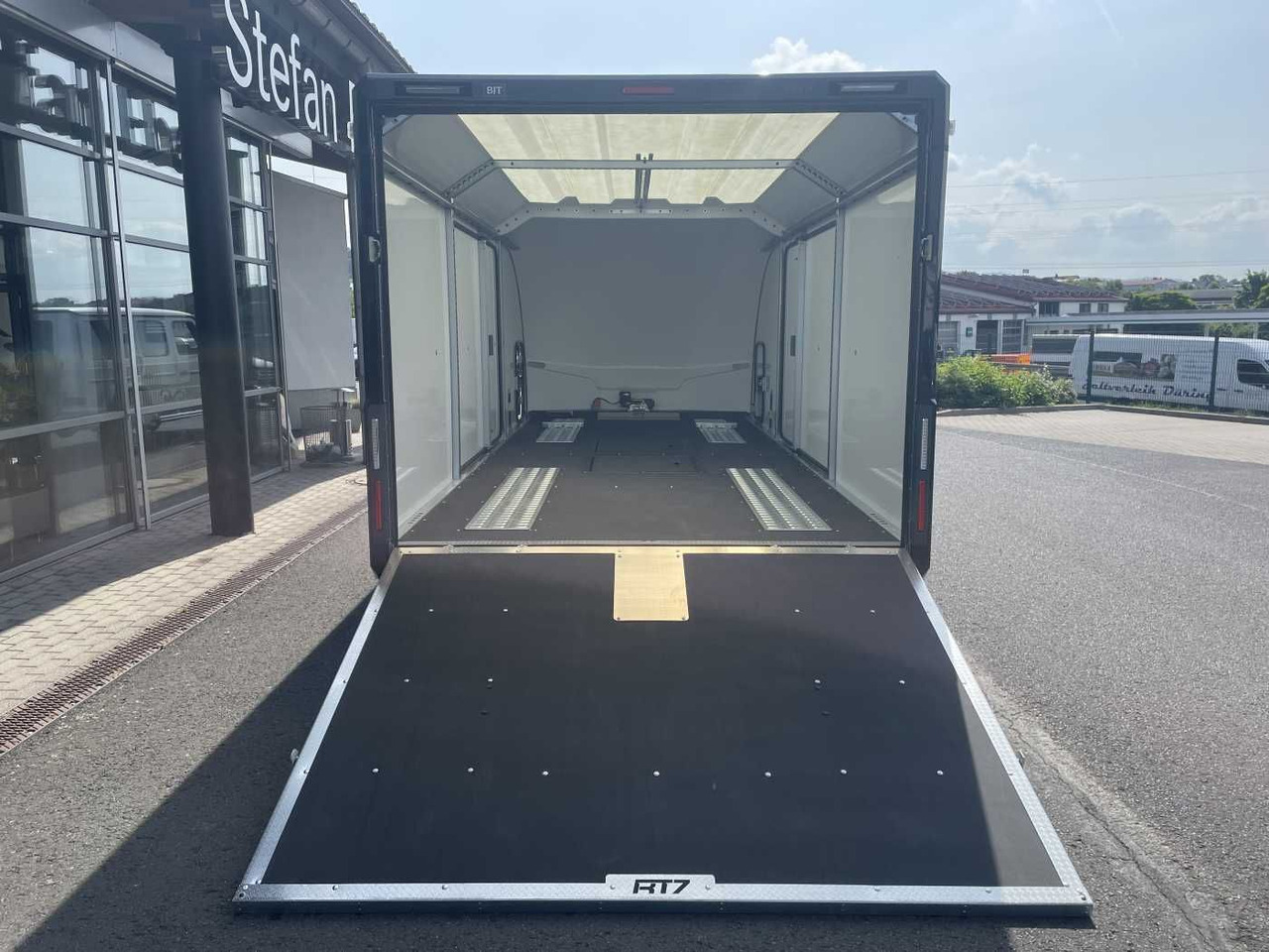 Brian James Race Transporter 7 / 6,16 m 3.500 kg - تريلا نقل سيارات: صورة 3 Brian James Race Transporter 7 / 6,16 m 3.500 kg - تريلا نقل سيارات: صورة 3